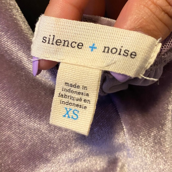 ⚠️SOLD⚠️ Silence+Noise Velvet Romper - Picture 6 of 6